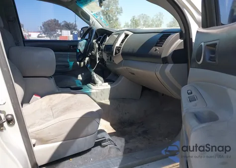 2005 Toyota Tacoma Prerunner V6 z USA, uszkodzony, nr VIN 5TETU62N55Z011175